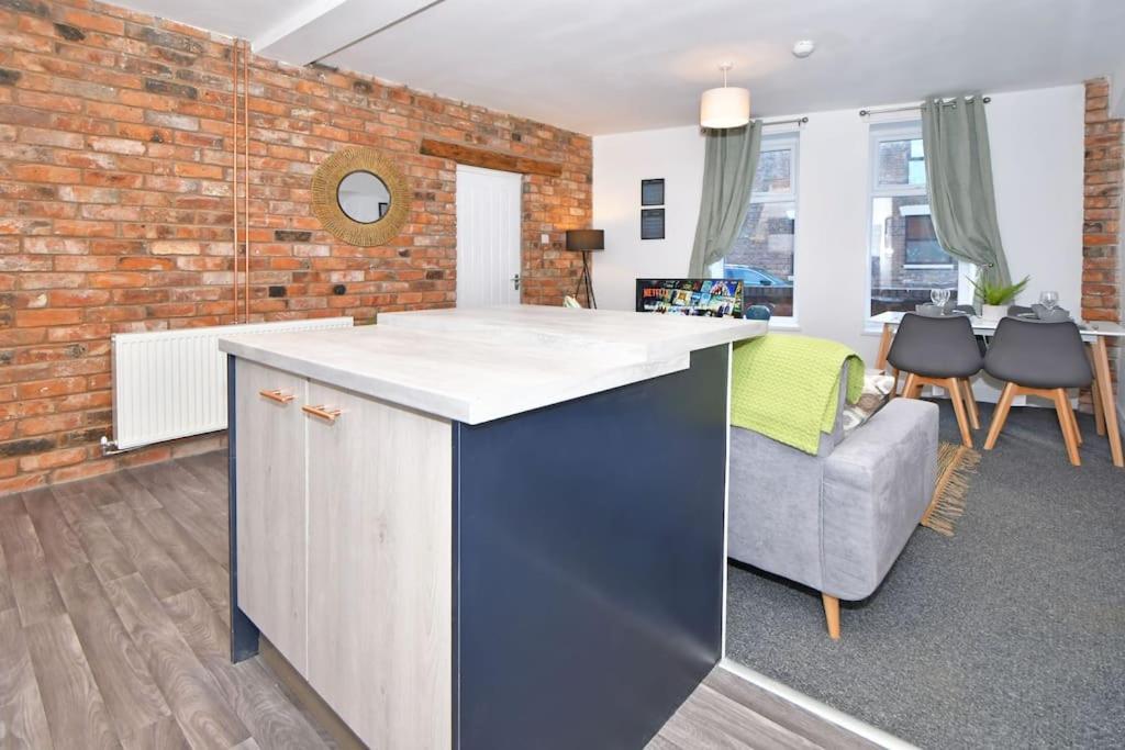 Lyndale House - By Sigma Stays Crewe Bagian luar foto